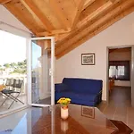 Casa vacanze Seaside Family Friendly House With A Swimming Pool Prigradica, Korcula - 21022 *
