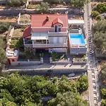 Casa vacanze Seaside Family Friendly House With A Swimming Pool Prigradica, Korcula - 21022
