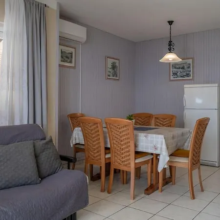 Hébergement de vacances Seaside Family Friendly House With A Swimming Pool Prigradica, Korcula - 21022