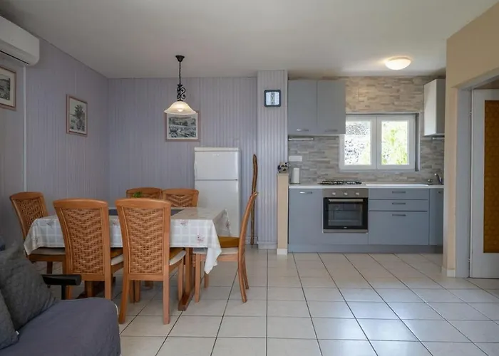 Casa de Férias Seaside Family Friendly House With A Swimming Pool Prigradica, Korcula - 21022 Blato (Korcula)